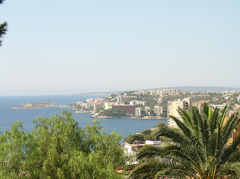 VISTA HACIA EL MAR DE LOS JARDINES DE LA FUNDACION